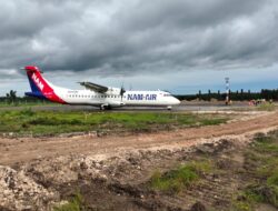 Pesawat Komersil ATR-72 Mendarat di Bandara Ngloram