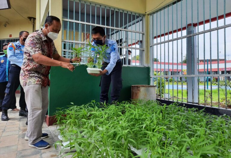 Warga Binaan Rutan Blora Dilatih Bercocok Tanam Sistem Hidroponik