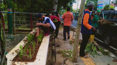 Kawasan Grojogan Kota Blora Dibersihkan Aktivis: Jangan Percaya Buang Pembalut di Sungai Bisa Jadi Ikan