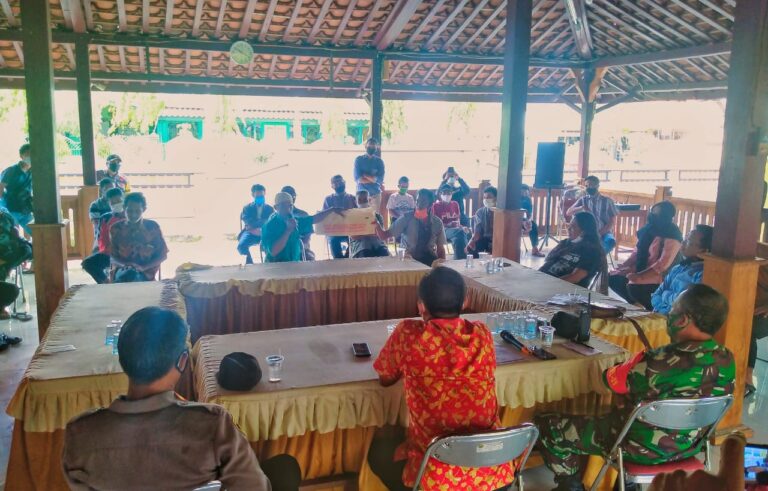 Intil-intil Pupuk Masih Berseliweran, Petani Randublatung Geruduk Kantor Kecamatan