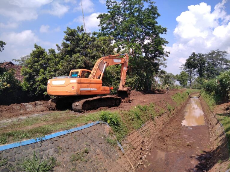 Proyek Normalisasi Irigasi di Pati Tanpa Papan Informasi