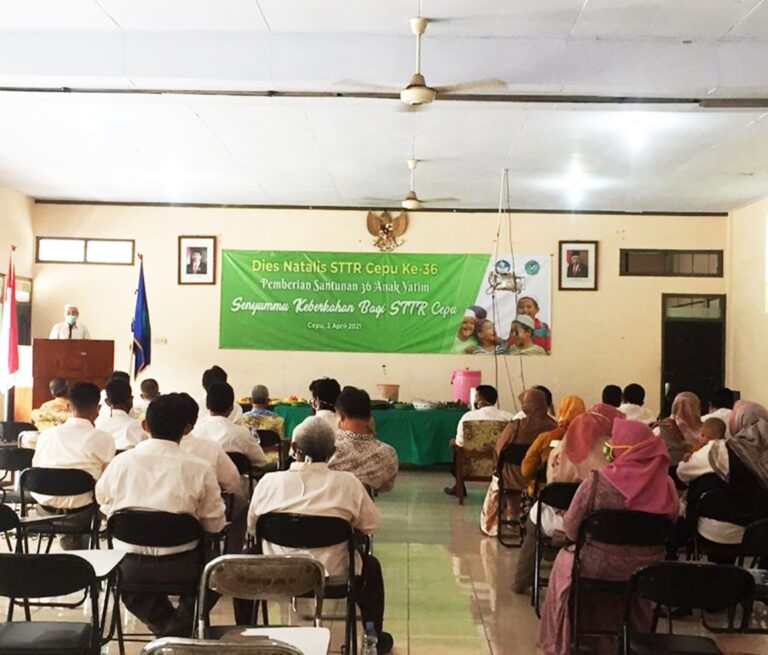 Dies Natalis ke-36, STTR Cepu Santuni 36 Anak Yatim Piatu dan 5 Ibu-ibu