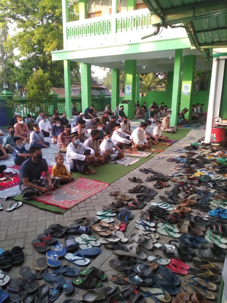 Shalat Ied di Masjid At Taqwa, Camat Randublatung Bacakan Sambutan Bupati Blora