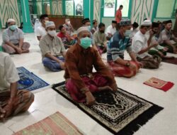 Puluhan Jamaah Ikuti Shalat Gerhana Bulan di Masjid At Taqwa Randublatung