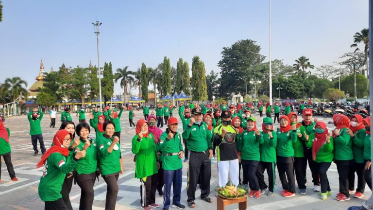 Peringati Hari Lahir ke-13, Paguyuban MAOS Blora Gelar Acara Senam Bersama