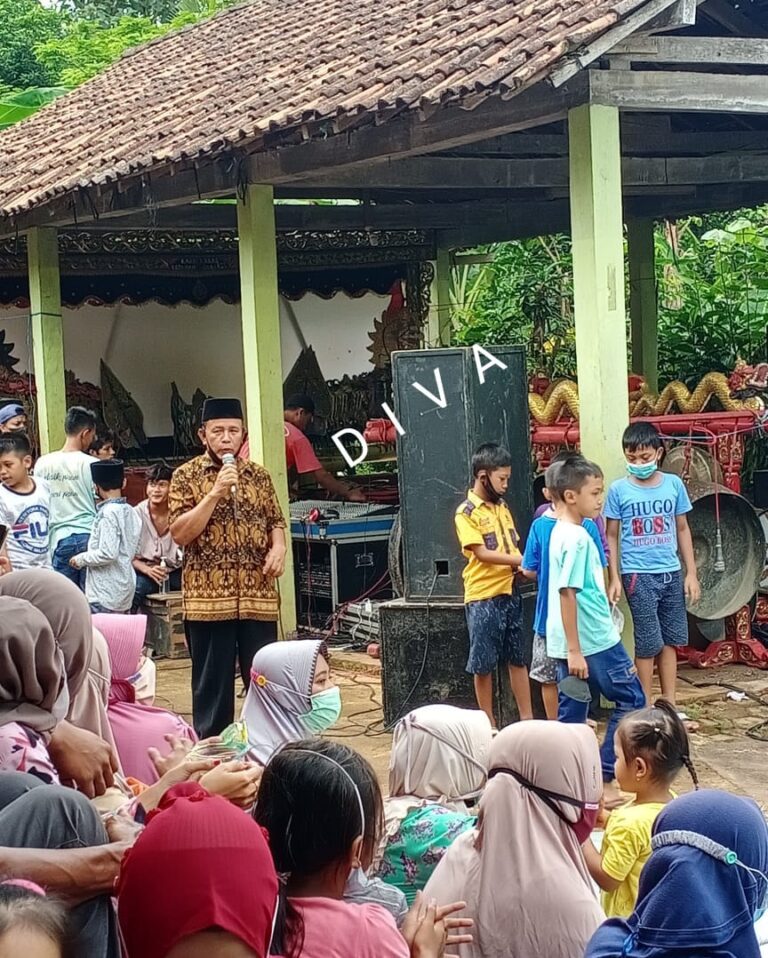 Warga Gembong, Pati Gelar Sedekah Bumi di Makam Nyai Cipluk Wandasari