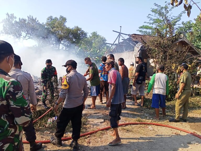 Tabung Gas Meledak, 5 Rumah di Randublatung Terbakar