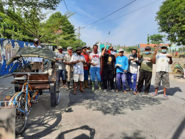 Jumat, Hari Berbagi Kebahagian untuk Kaum Duafa