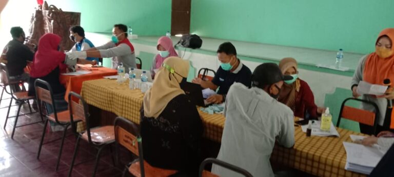Kelurahan Randublatung Gelar Vaksinasi Dosis 1