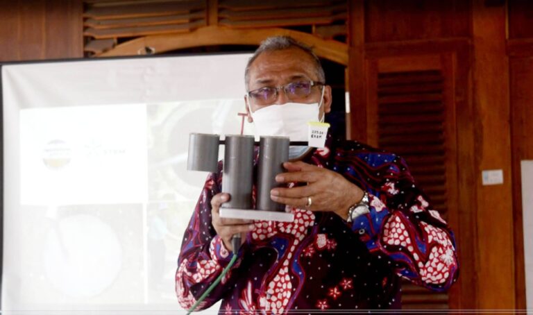 Masyarakat Desa Kasiman Datangkan Pakar Jamban dari Unair Surabaya