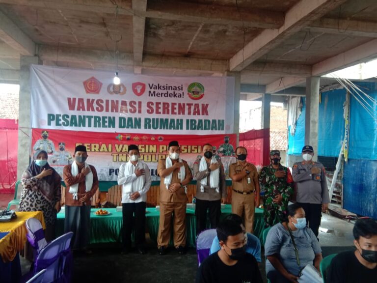 Polres Blora Gelar Vaksinasi di Ponpes Fatimah Az Zahra Randublatung