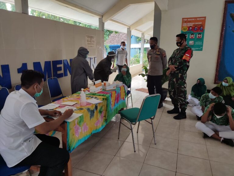 25 Siswa-siswi SMP 1 Kradenan Jalani Rapid Test, Hasilnya Negatif