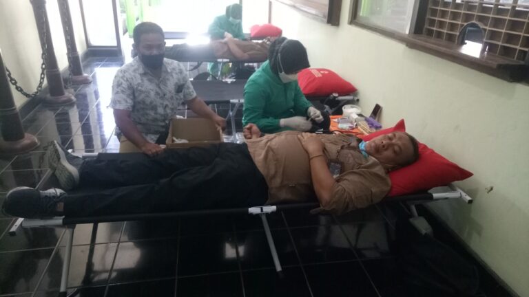 Aksi Donor Darah, Perhutani KPH Randublatung Sumbang 43 Kantong Darah