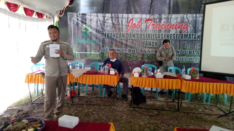 Jelang Musim Tebang, Perhutani KPH Randublatung Lakukan Sosialisasi K-3