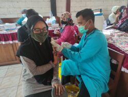 Vaksinasi di Desa Mendenrejo – Kradenan Diikuti Seribu Orang Lebih