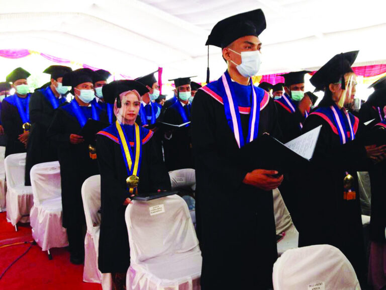 Wisuda ke-29 STTR Cepu, Tujuh Mahasiswa Lulus dengan Predikat Cumlaude