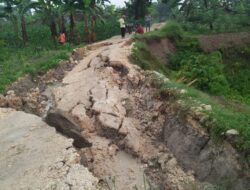 Longsor di Dukuh Kayen, Akses ke Desa Jati Lumpuh Total