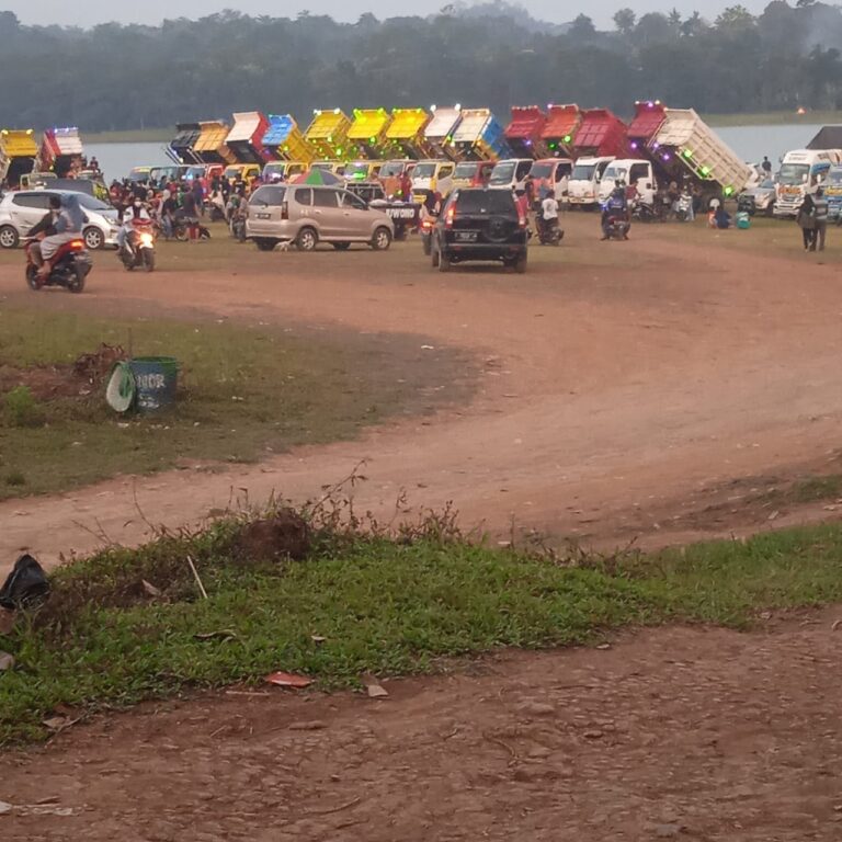 Ratusan Dump Truk Ikut Kopi Darat di Waduk Seloromo