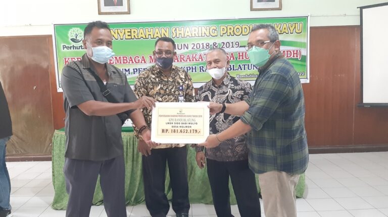 Petani Hutan di Randublatung Dapat Uang Rp 2,3 Miliar