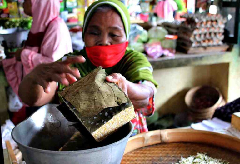 Bambang Sulistya: Esuk Dele Sore Tempe