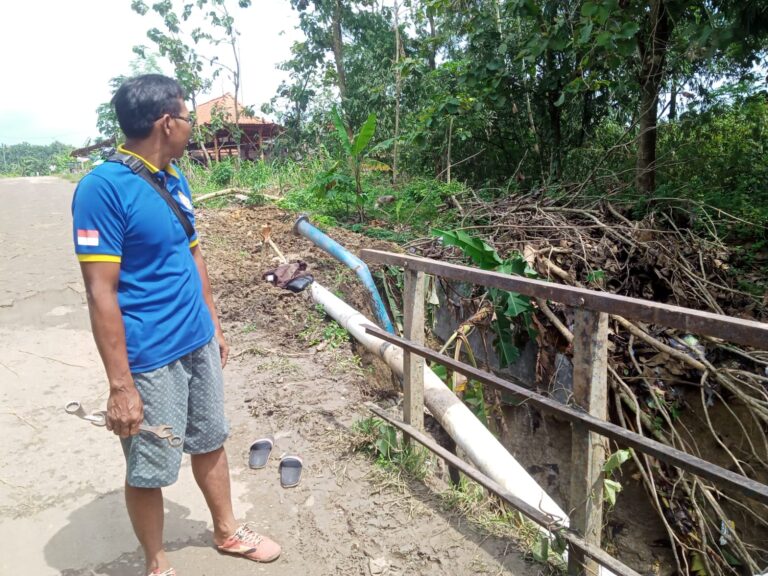 Drainase Jebol, Desa Srigading dan Semawur Banjir