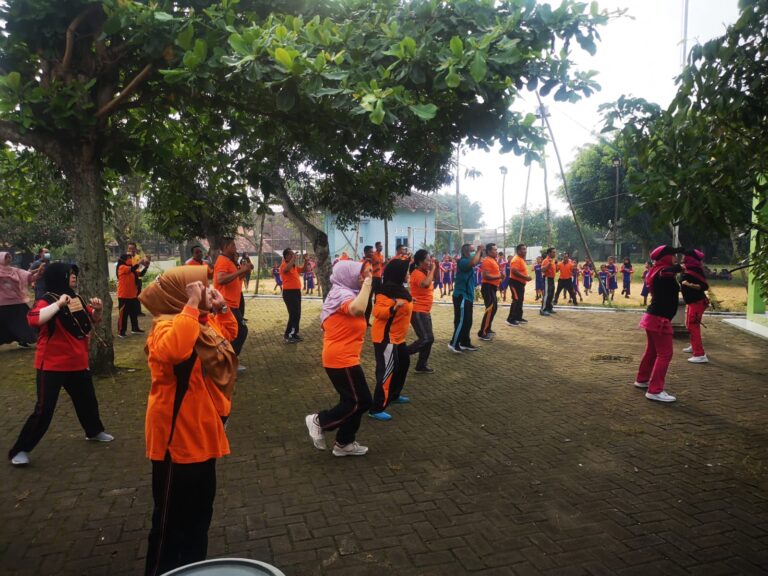 Olahraga Bersama Forkompincam Japah, Diikuti Guru dan Kepala Sekolah