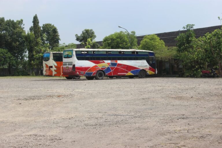 Jelang Puasa, Terminal Bus Gagak Rimang Sepi Pemudik