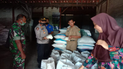 TNI-Polri Pantau Ketersediaan Pupuk Subsidi di Kecamatan Jiken