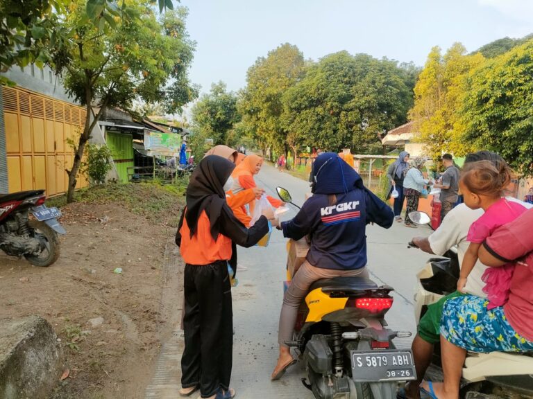 Berbagi Kebahagiaan, SLB Negeri Batokan Santuni Anak Yatim