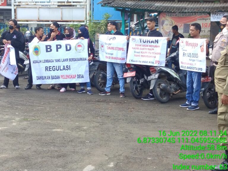 Ribuan BPD Pati Demo ke Kantor Bupati, Ancam Kembalikan Stempel dan Motor Dinas
