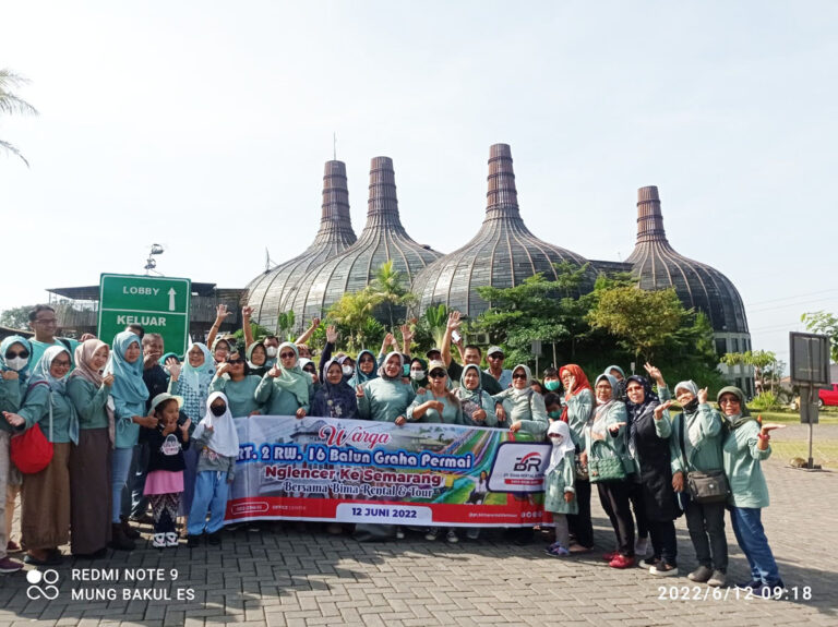 Warga RT.02 Balun Graha “Nglencer ke Semarang”, Kunjungi Dusun Sumilir dan Singgah di Kota Lama