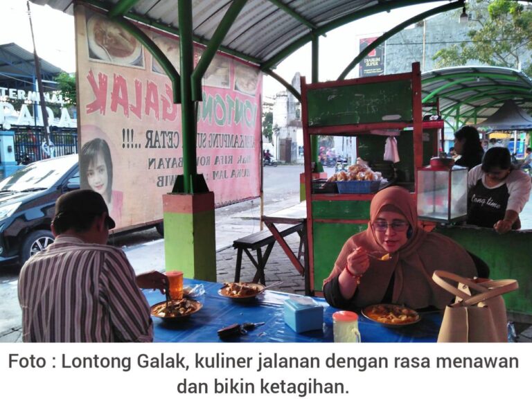 Lontong Galak, Tawarkan Sensasi Makan Dengan Keringat Bercucuran