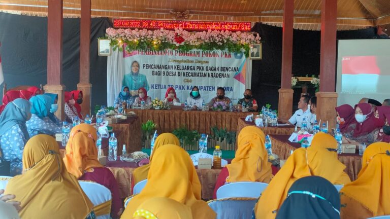 Istri Bupati Blora, Canangkan Program Desa Keluarga PKK Gagah Bencana di Kecamatan Kradenan