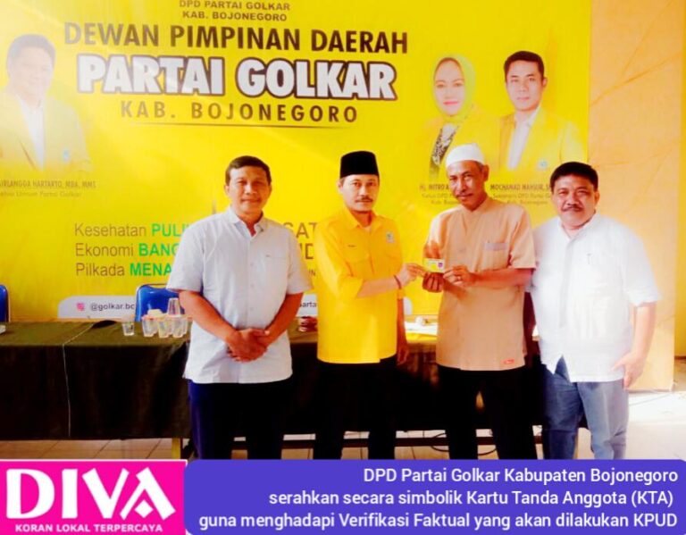 Bersiap Hadapi Verifikasi Faktual, DPD Golkar Bojonegoro Serahkan 3700 KTA Pada Anggotanya