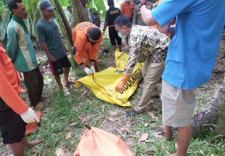 Mayat Tanpa Identitas Ditemukan Mengambang di Sungai Bengawan Solo.