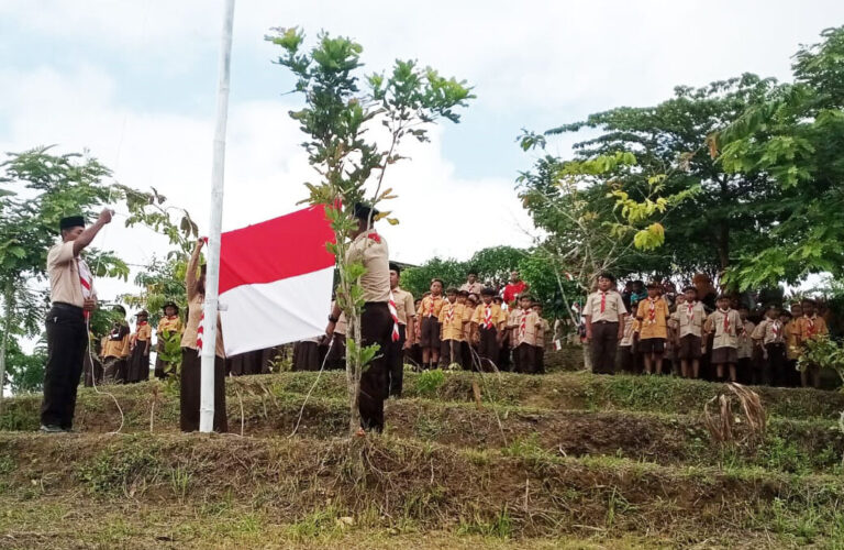 Kwaran Jiken, Blora Peringati HUT Pramuka ke-61 di Puncak Bukit Serut
