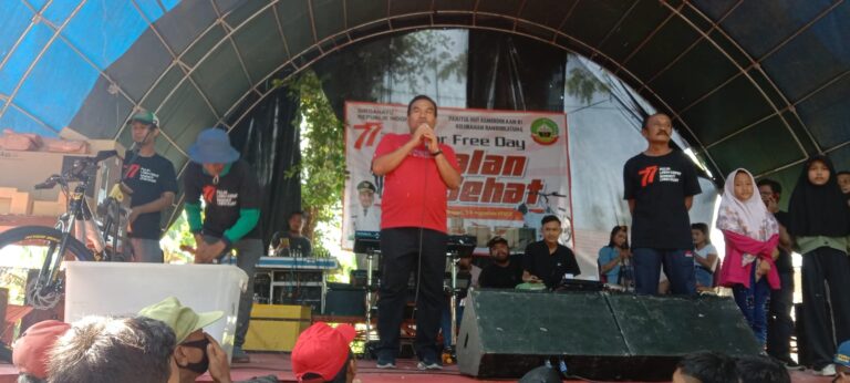 Semarakkan HUT RI ke-77, Kelurahan Randublatung Adakan Jalan Sehat dan Bazar