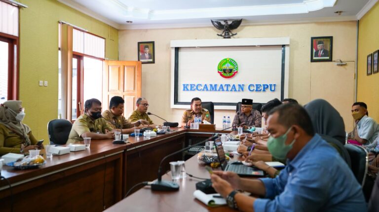 EMCL Beri Dukungan Pembangunan Tempat Pembuangan Sampah di Kabupaten Blora