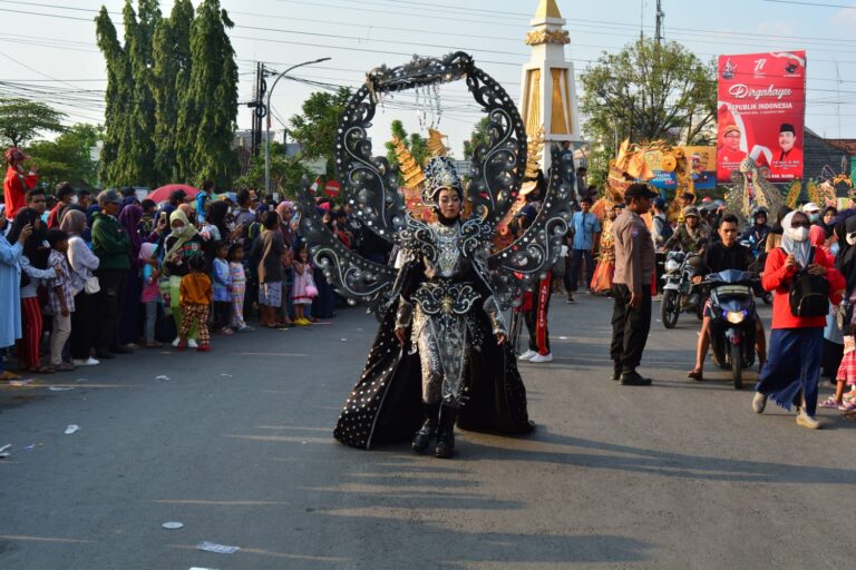 Gelar Karnaval, Kota Cepu Dipenuhi Lautan Manusia