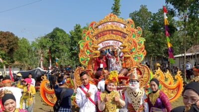 Karnaval Desa Jiken, Bikin Macet Jalan Nasional Blora-Cepu Hingga 3 Km