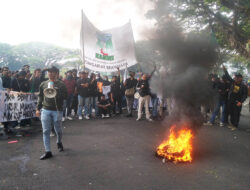 Demo BBM di Malang, Mahasiswa Desak Presiden Jokowi Turun