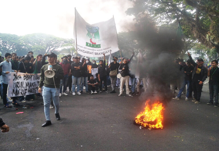 Demo BBM di Malang, Mahasiswa Desak Presiden Jokowi Turun