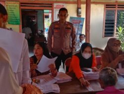 Kapolsek Jati Monitoring Pembagian BLT BBM di Desa Singget dan Randulawang