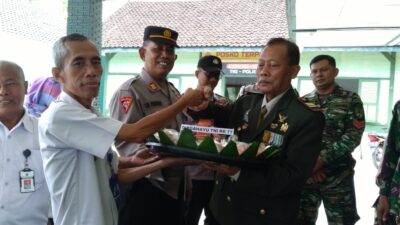 HUT TNI ke-77 di Randublatung, Kapolsek dan Camat Datangi Kantor Koramil