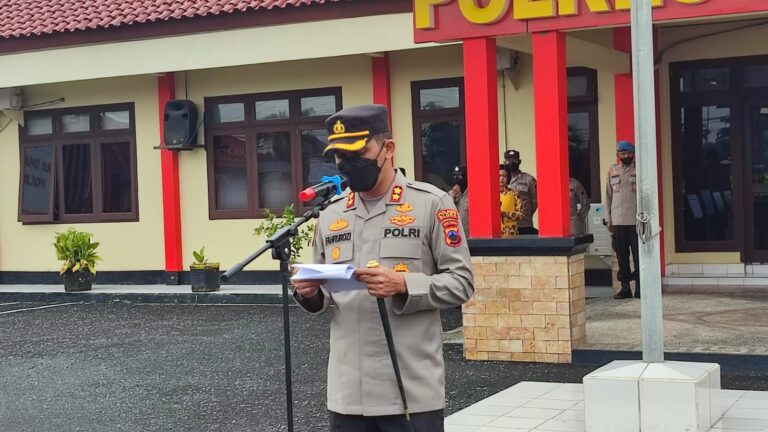 Berdedikasi Tinggi, 2 Anggota Polres Blora Mendapat Kenaikan Pangkat Pengabdian