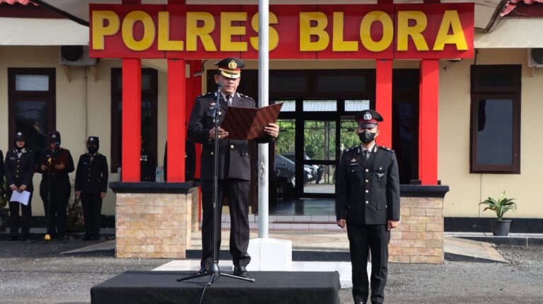 Peringati Hari Pahlawan Tahun 2022, Polres Blora Gelar Upacara di Halaman Mapolres
