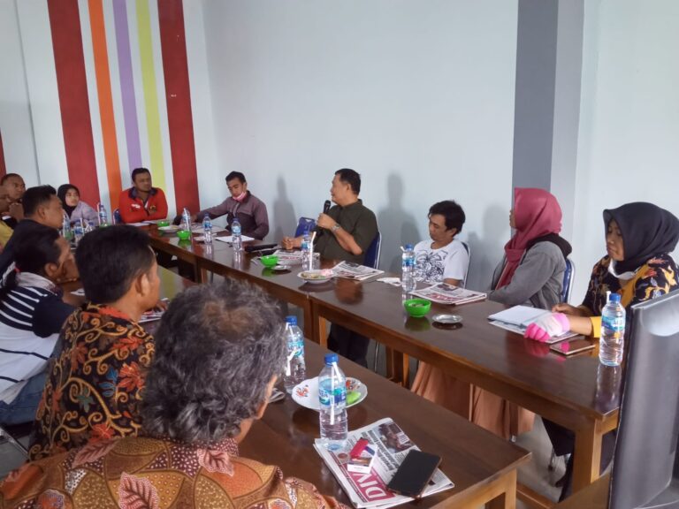 Koran Diva Gelar Pelatihan Jurnalistik di Warung Makan Monosuko, Blora