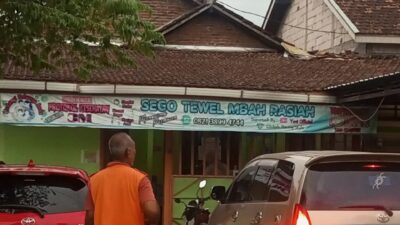Nasi Tewel “Mbah Rasiah” di Tambakromo-Pati, Disajikan dengan Alas Daun Jati