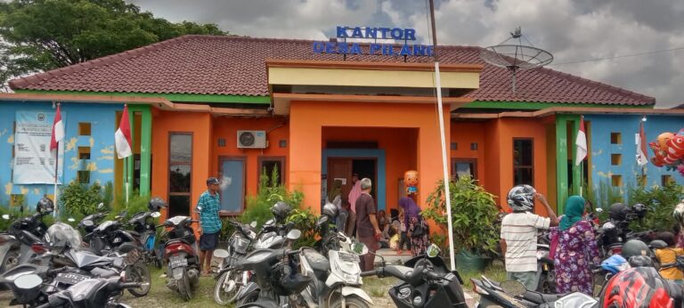 Sesuai Sasaran, Desa Pilang-Randublatung Bagikan Bansos untuk 1.260 Warga