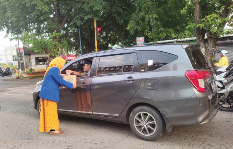 Prihatin Korban Banjir, PMII Pati Lakukan Aksi Penggalangan Dana